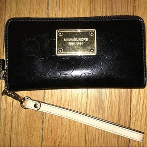 Michael Kors Black Jet Set Smartphone Wristlet